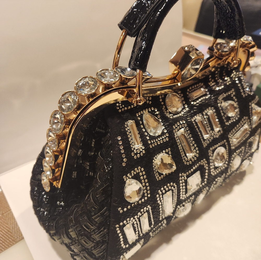 Tucci. Women's bag in black. Made of genuine patent leather. Accessories - Picture 10 of 12